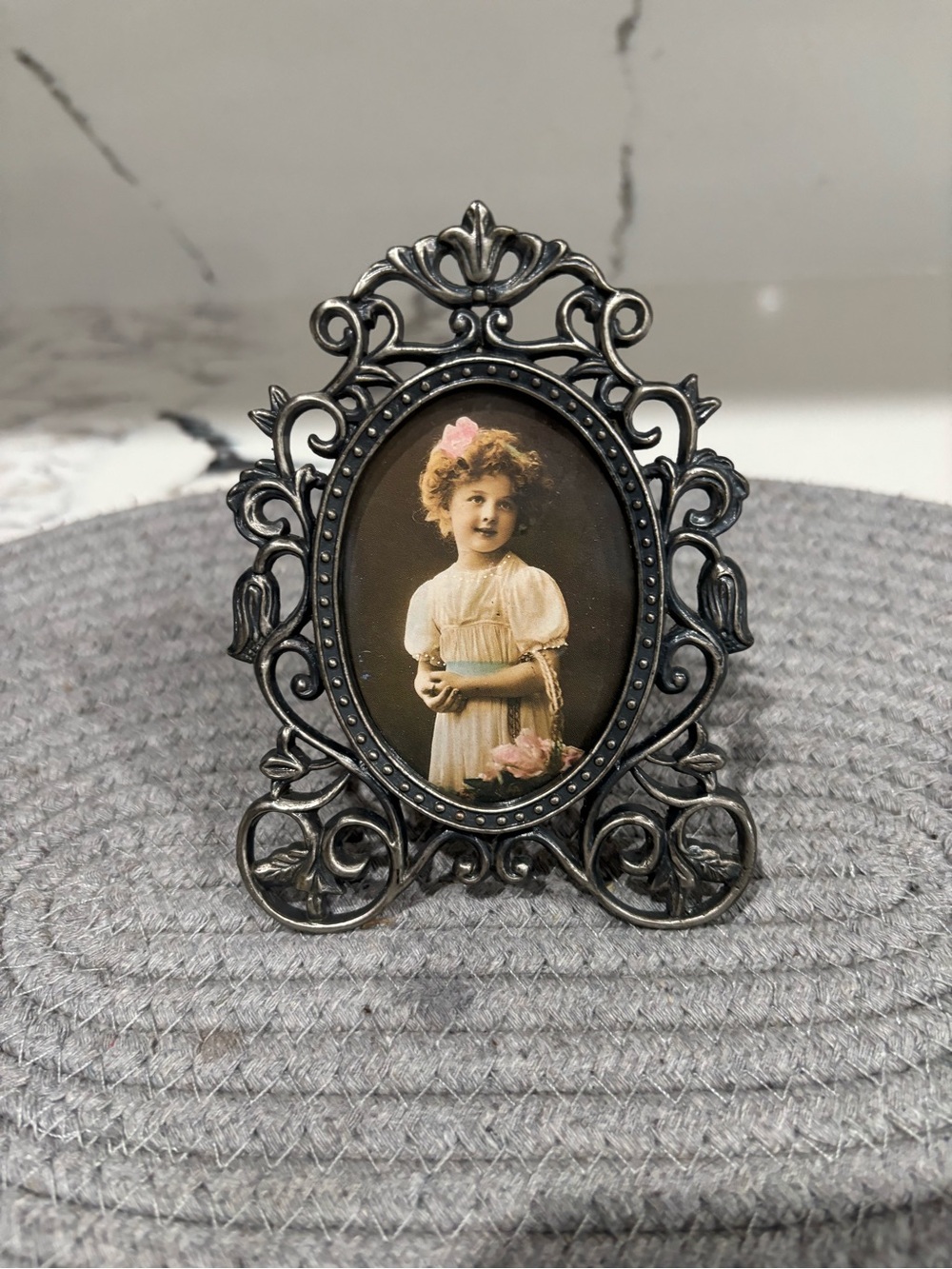 Ornate Vintage-Style Metal Picture Frame in Silver Finish